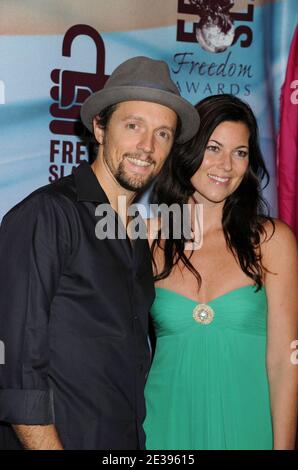 Jason Mraz e Tristan Prettyman partecipano al Freedom Awards 2010, tenutosi presso il Redondo Beach Performing Arts Center di Redondo Beach, California, USA il 07 novembre 2010. Foto di Greylock/ABACAPRESS.COM Foto Stock