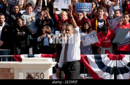 Il presidente Barack Obama ospita un rally Moving America Forward all'Università della California del Sud - USC - 22 ottobre 2010 a Los Angeles, California. Il rally è il quinto di una serie di apparizioni del presidente durante il suo viaggio di più giorni negli stati occidentali per stimolare l’entusiasmo tra gli elettori democratici. Foto di Lionel Hahn/ABACAPRESS.COM (nella foto : Barack Obama) Foto Stock