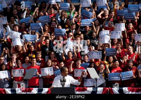 Il presidente Barack Obama ospita un rally Moving America Forward all'Università della California del Sud - USC - 22 ottobre 2010 a Los Angeles, California. Il rally è il quinto di una serie di apparizioni del presidente durante il suo viaggio di più giorni negli stati occidentali per stimolare l’entusiasmo tra gli elettori democratici. Foto di Lionel Hahn/ABACAPRESS.COM (nella foto : Barack Obama) Foto Stock