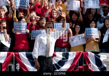 Il presidente Barack Obama ospita un rally Moving America Forward all'Università della California del Sud - USC - 22 ottobre 2010 a Los Angeles, California. Il rally è il quinto di una serie di apparizioni del presidente durante il suo viaggio di più giorni negli stati occidentali per stimolare l’entusiasmo tra gli elettori democratici. Foto di Lionel Hahn/ABACAPRESS.COM (nella foto : Barack Obama) Foto Stock