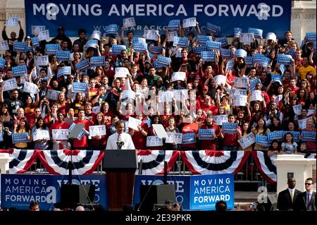 Il presidente Barack Obama ospita un rally Moving America Forward all'Università della California del Sud - USC - 22 ottobre 2010 a Los Angeles, California. Il rally è il quinto di una serie di apparizioni del presidente durante il suo viaggio di più giorni negli stati occidentali per stimolare l’entusiasmo tra gli elettori democratici. Foto di Lionel Hahn/ABACAPRESS.COM (nella foto : Barack Obama) Foto Stock