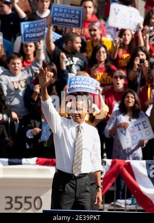 Il presidente Barack Obama ospita un rally Moving America Forward all'Università della California del Sud - USC - 22 ottobre 2010 a Los Angeles, California. Il rally è il quinto di una serie di apparizioni del presidente durante il suo viaggio di più giorni negli stati occidentali per stimolare l’entusiasmo tra gli elettori democratici. Foto di Lionel Hahn/ABACAPRESS.COM (nella foto : Barack Obama) Foto Stock