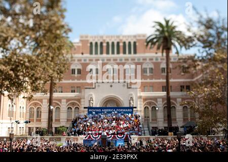 Il presidente Barack Obama ospita un rally Moving America Forward all'Università della California del Sud - USC - 22 ottobre 2010 a Los Angeles, California. Il rally è il quinto di una serie di apparizioni del presidente durante il suo viaggio di più giorni negli stati occidentali per stimolare l’entusiasmo tra gli elettori democratici. Foto di Lionel Hahn/ABACAPRESS.COM (nella foto : Barack Obama) Foto Stock