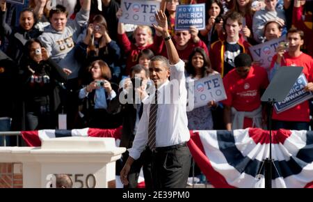 Il presidente Barack Obama ospita un rally Moving America Forward all'Università della California del Sud - USC - 22 ottobre 2010 a Los Angeles, California. Il rally è il quinto di una serie di apparizioni del presidente durante il suo viaggio di più giorni negli stati occidentali per stimolare l’entusiasmo tra gli elettori democratici. Foto di Lionel Hahn/ABACAPRESS.COM (nella foto : Barack Obama) Foto Stock