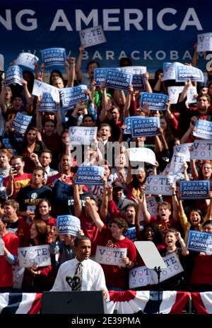 Il presidente Barack Obama ospita un rally Moving America Forward all'Università della California del Sud - USC - 22 ottobre 2010 a Los Angeles, California. Il rally è il quinto di una serie di apparizioni del presidente durante il suo viaggio di più giorni negli stati occidentali per stimolare l’entusiasmo tra gli elettori democratici. Foto di Lionel Hahn/ABACAPRESS.COM (nella foto : Barack Obama) Foto Stock