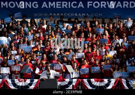 Il presidente Barack Obama ospita un rally Moving America Forward all'Università della California del Sud - USC - 22 ottobre 2010 a Los Angeles, California. Il rally è il quinto di una serie di apparizioni del presidente durante il suo viaggio di più giorni negli stati occidentali per stimolare l’entusiasmo tra gli elettori democratici. Foto di Lionel Hahn/ABACAPRESS.COM (nella foto : Barack Obama) Foto Stock