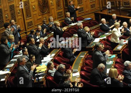 Atmosfera durante il voto solenne per la riforma delle pensioni al Senato francese, a Parigi, Francia, il 26 ottobre 2010. Foto di Mousse/ABACAPRESS.COM Foto Stock