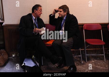 Il pubblicista francese Jean-Michel Goudard e l'ADVISOR di comunicazione del presidente francese Franck Louvrier sono stati illustrati durante un vertice dei leader dell'Unione europea (UE) tenutosi a Bruxelles, in Belgio, il 28 ottobre 2010. Foto di Elodie Gregoire/ABACAPRESS.COM Foto Stock