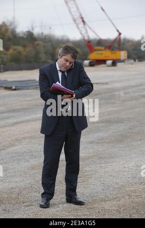 Franck Louvrier, consulente di comunicazione del presidente francese, è raffigurato il 4 novembre 2010 durante la visita del presidente francese Nicolas Sarkozy presso la società Soufflet di Nogent-sur-Seine, vicino a Parigi, Francia. Foto di Vladimir Sichov/Pool/ABACAPRESS.COM Foto Stock