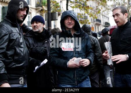 Olivier Besancenot, leader del Partito anticapitalista francese (NPA), partecipa a una manifestazione sulle riforme pensionistiche a Parigi il 06 novembre 2010. Foto di Stephane Lemouton/ABACAPRESS.COM Foto Stock