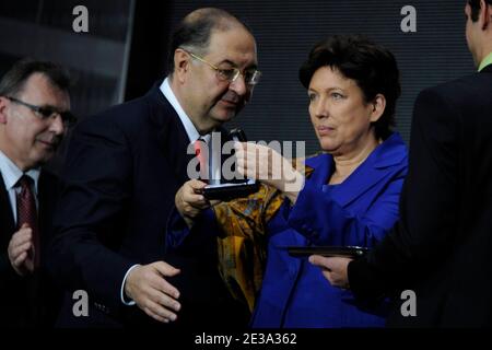 Ministro francese della Salute, della Gioventù e dello Sport Roselyne Bachelot durante la cerimonia di apertura dei Campionati Mondiali di scherma al Grand Palais di Parigi, Francia, il 6 novembre 2010. I Campionati del mondo di scherma si svolgeranno dal 6 al 13 novembre 2010. Foto di Henri Szwarc/ABACAPRESS.COM Foto Stock