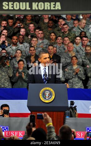 Il presidente degli Stati Uniti Barack Obama ha tenuto un discorso mentre visita le truppe alla base militare degli Stati Uniti presso la Yongsan Garrison a Seoul, Corea del Sud, il 11 novembre 2010 durante il vertice del G20 di Seul il 11-12 novembre. Foto di Korea Pool/ABACAPRESS.COM Foto Stock