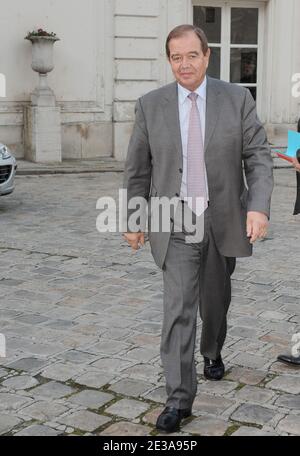 Il nuovo ministro Patrick Ollier, responsabile delle relazioni con il Parlamento durante un trasferimento di potere con Henry de Raincourt a Parigi, Francia, il 15 novembre 2010. Foto di Giancarlo Gorassini/ABACAPRESS.COM Foto Stock