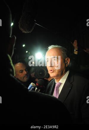 Maurice Leroy arriva ad un incontro con i centriti organizzato da Jean-Louis Borloo all'Assemblea Nazionale di Parigi, in Francia, il 15 novembre 2010. Foto di Mousse/ABACAPRESS.COM Foto Stock