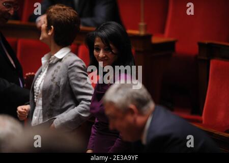 Jeannette Bougrab, appena nominato ministro francese della gioventù e delle organizzazioni di volontariato, è stato illustrato durante la sessione settimanale delle interrogazioni al nuovo governo all'Assemblea nazionale francese a Parigi, in Francia, il 16 novembre 2010. Foto di Mousse/ABACAPRESS.COM Foto Stock