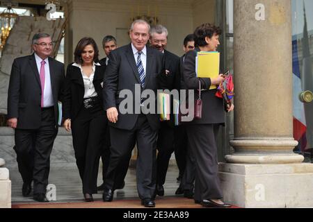 Michel Mercier, Nora Berra, Maurice Leroy, Henri de Raincourt, Roselyne Bachelot frequentando il primo consiglio settimanale del nuovo governo al Palazzo Elysee a Parigi, Francia il 17 novembre 2010. Foto di Nicolas Gouhier/ABACAPRESS.COM Foto Stock