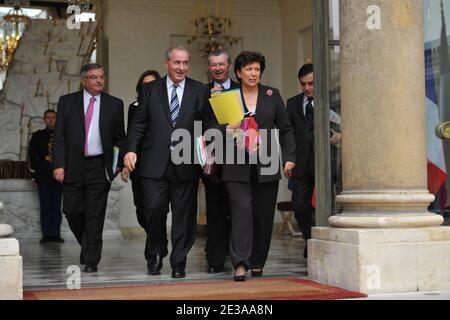 Michel Mercier, Nora Berra, Maurice Leroy, Henri de Raincourt, Roselyne Bachelot frequentando il primo consiglio settimanale del nuovo governo al Palazzo Elysee a Parigi, Francia il 17 novembre 2010. Foto di Nicolas Gouhier/ABACAPRESS.COM Foto Stock