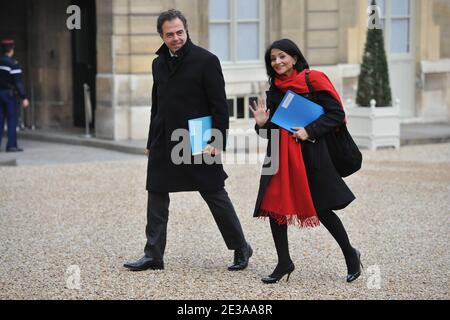 Luc Chatel, Jeannette Bougrab, presente al primo consiglio settimanale del nuovo Governo presso l'Elysee Palace di Parigi, Francia, il 17 novembre 2010. Foto di Nicolas Gouhier/ABACAPRESS.COM Foto Stock