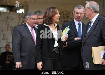 Michel Mercier, Nora Berra, Maurice Leroy, Henri de Raincourt frequentando il primo consiglio settimanale del nuovo governo al Palazzo Elysee a Parigi, Francia il 17 novembre 2010. Foto di Nicolas Gouhier/ABACAPRESS.COM Foto Stock