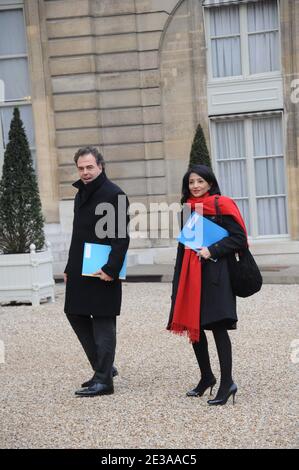 Jeannette Bougrab, ministro francese della Gioventù e delle organizzazioni di volontariato, e Luc Chatel, ministro francese dell'Educazione Nazionale, della Gioventù e delle organizzazioni di volontariato, hanno partecipato al primo consiglio settimanale del nuovo Governo al Palazzo Elysee di Parigi, Francia, il 17 novembre 2010. Foto di Mousse/ABACAPRESS.COM Foto Stock