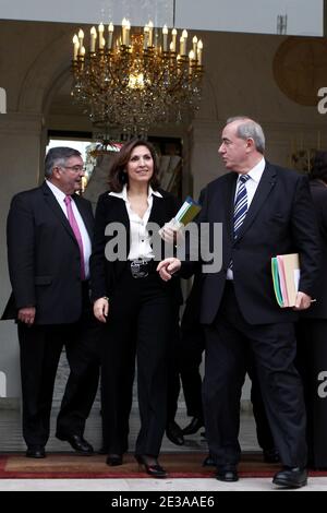 Appena nominato Ministro francese della Giustizia Michel Mercier, appena nominato Ministro minore della Sanità, Nora Berra, appena nominato Ministro francese degli Affari urbani Maurice Leroy lascia il Palazzo Elysee dopo il consiglio settimanale del gabinetto, a Parigi, Francia, il 17 novembre 2010. Foto di Stephane Lemouton/ABACAPRESS.COM Foto Stock