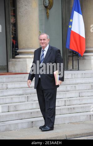 Il Ministro francese degli Affari urbani Maurice Leroy partecipa al primo consiglio settimanale del nuovo Governo al Palazzo Elysee a Parigi, Francia, il 17 novembre 2010. Foto di Mousse/ABACAPRESS.COM Foto Stock