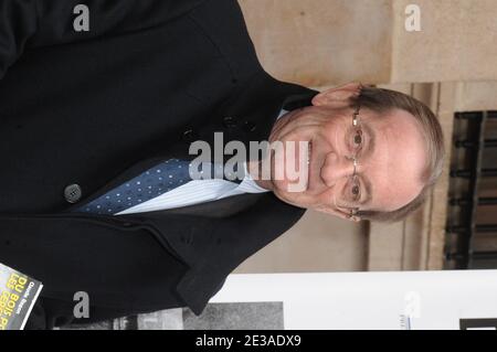 Il prefetto di polizia Michel Gaudin durante una cerimonia tenutasi presso la sede della polizia parigina il 36, Quai des Orfevres a Parigi, Francia, il 23 novembre 2010. Foto di Giancarlo Gorassini/ABACAPRESS.COM Foto Stock