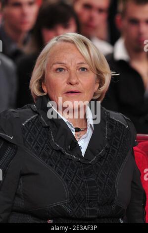 Christel Pernet alla registrazione di Vivement Dimanche il 24 ottobre 2010 a Parigi, Francia. Foto di Max Colin/ABACAPRESS.COM Foto Stock