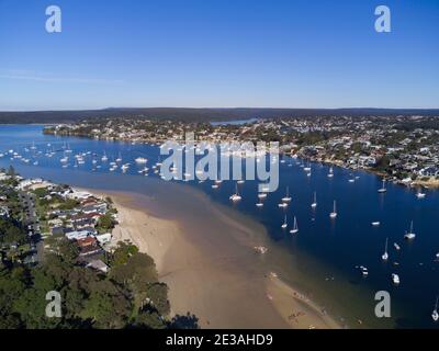 Aereo di yacht e lussuose case di carattere acquatico lungo Port Hacking Cronulla Sutherland Shire New South Wales Australia Foto Stock