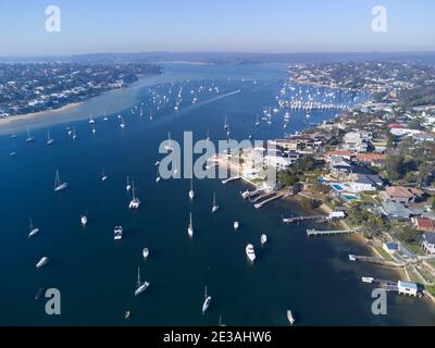 Aereo delle lussuose case sul lungomare di Burraneer Bay - Port Hacking vicino a Cronulla Sutherland Shire Sydney Australia Foto Stock