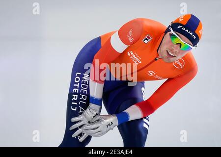 Patrick Roest vince il 5.000 metri durante il Campionato europeo Allround e Sprint il 16 2021 gennaio a Heerenveen Paesi Bassi Credit: SCS/Sander Chammid/AFLO/Alamy Live News Foto Stock