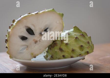 Cerimoya matura (Annona cherimola), frutto del genere Annona Foto Stock