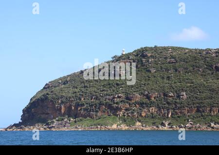 Barrenjoey Head, Palm Beach a Sydney, NSW, Australia, vista dall'acqua. Foto Stock