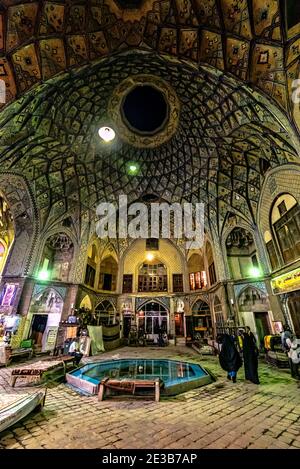 Aminoddole Caravansarai o Timche Plaza, Kashan bazaar, Kashan, Iran. Foto Stock