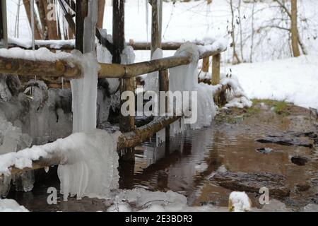 cicliche panoramiche su una recinzione di legno Foto Stock