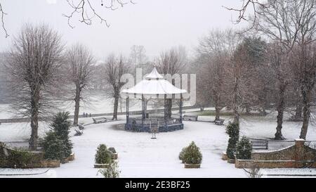 La tribuna nel Colchester's Castle Park nella neve. Foto Stock