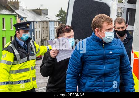 Bandon, West Cork, Irlanda. 18 gennaio 2021. Le due persone accusati di un gravoso funerario a Skibbereen sono comparse ieri al tribunale distrettuale di Bandon questa mattina. Paul Teal e Nicole Robinson sono stati inviati dal giudice Colin Roberts per comparire alla corte distrettuale di Skibbereen il 26 gennaio. Credit: AG News/Alamy Live News Foto Stock