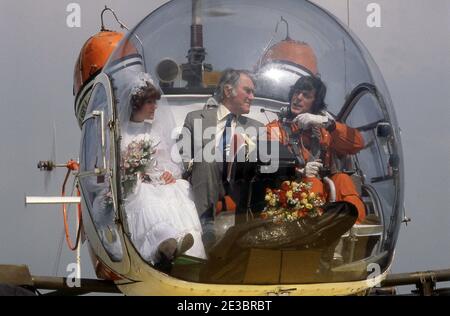 Sealand. Sposa arriva da Bell Helicpter per il suo matrimonio con il principe Michael Bates maggio 1979 Foto Stock