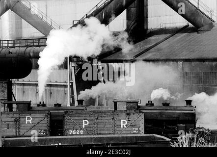 Tondo Oak Steel works Britain, UK 1958 Foto Stock