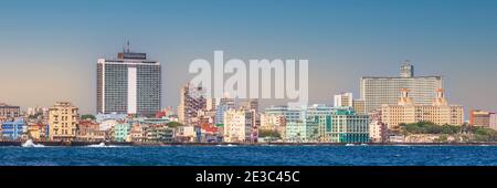 Colorato skyline panoramico di l'Avana, Cuba Foto Stock