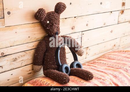 orso teddy in casa Foto Stock