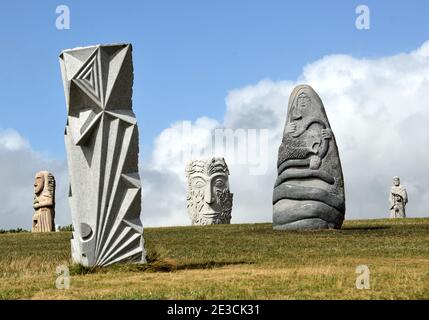 Carnoet (Bretagna, Francia nord-occidentale): La Valle dei Santi. Progetto avviato da Philippe Abjean che vuole creare l’Isola di Pasqua della Bretagna ed er Foto Stock