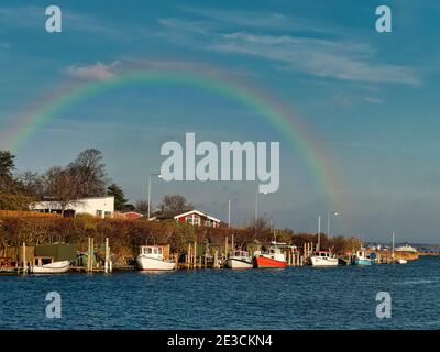 Karrebaeksminde piccolo porto con barche nella Danimarca rurale Foto Stock