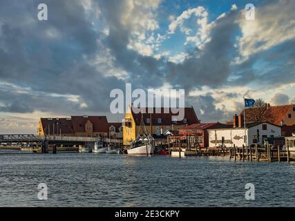 Karrebaeksminde piccolo porto con barche nella Danimarca rurale Foto Stock