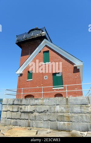 Rockland Harbor Breakwater Lighthouse è stato costruito nel 1902 a Rockland, Maine, Stati Uniti. Questo edificio è stato registrato National Historic Place dal 1981. Foto Stock