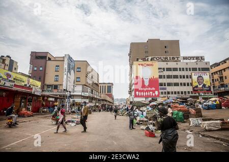 Kampala, Regione Centrale, Uganda. 15 gennaio 2021. Il mercato di Nakasero a Kampala, teatro delle proteste di novembre, quando sono state uccise almeno 54 persone, è tranquillo il giorno delle elezioni presidenziali.le elezioni ugandesi, il 14 gennaio 2021, sono state le più tese di decenni. Credit: Sally Hayden/SOPA Images/ZUMA Wire/Alamy Live News Foto Stock