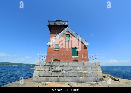 Rockland Harbor Breakwater Lighthouse è stato costruito nel 1902 a Rockland, Maine, Stati Uniti. Questo edificio è stato registrato National Historic Place dal 1981. Foto Stock