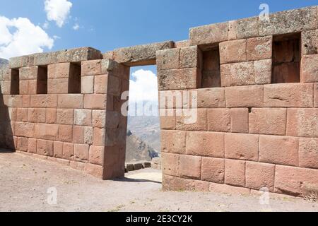 Pisac Perù rovine di un'antica cittadella Inca che domina Pisac: Porta Foto Stock