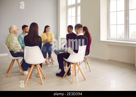 Supporto psicologico, cooperazione, teamwotk, concetto di togetherness Foto Stock