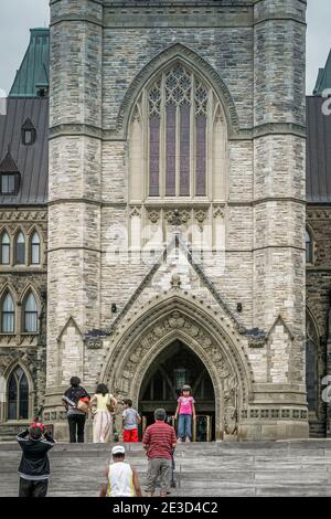 Ottawa, Canada, 2005 agosto - porta principale per la Peace Tower, Canada Parliament Building, Ottawa, Ontario, Canada. Foto Stock